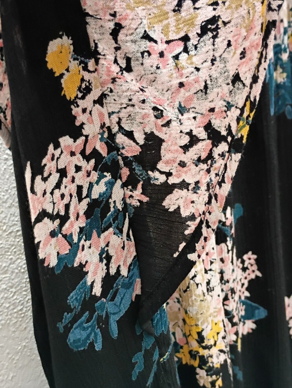 Maurices Black Floral Flutter Short Sleeve Shirt with Keyhole Back- XL
